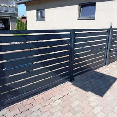 nowoczesne-ogrodzenie-czarne-podhale